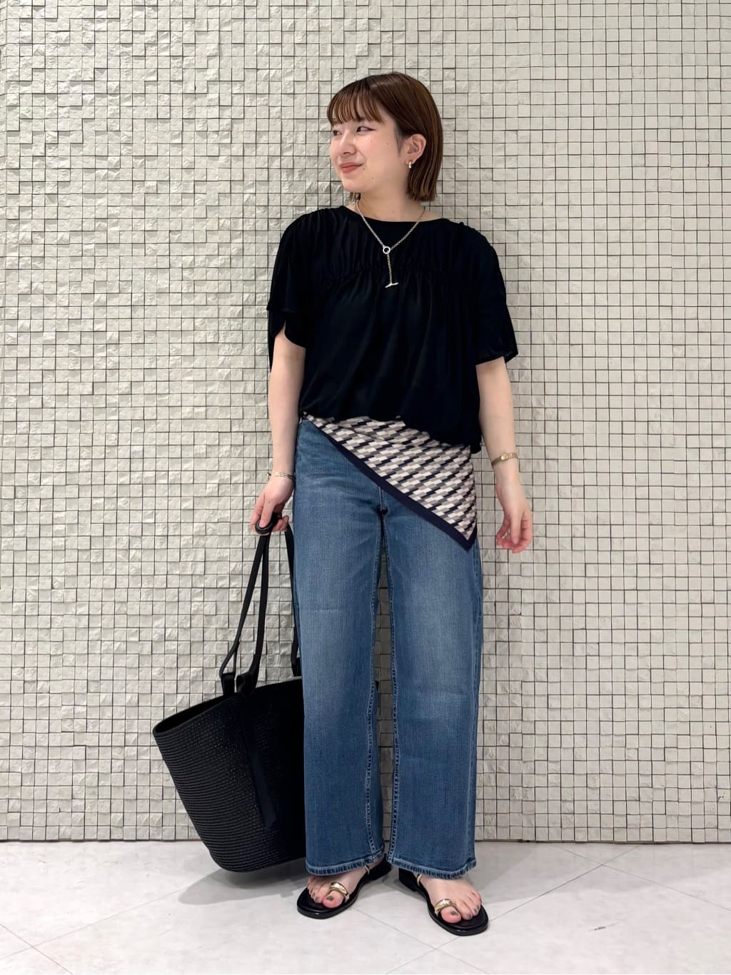 sakuさんの「INDIVI｜【洗える／体型カバー】シャーリングシアートップス」を使ったコーディネート