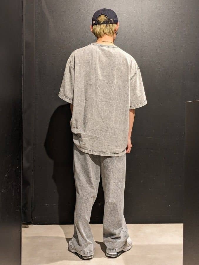 Astさんの「THE SHOP TK｜ライトデニム半袖Tシャツ【洗濯機OK】」を使ったコーディネート