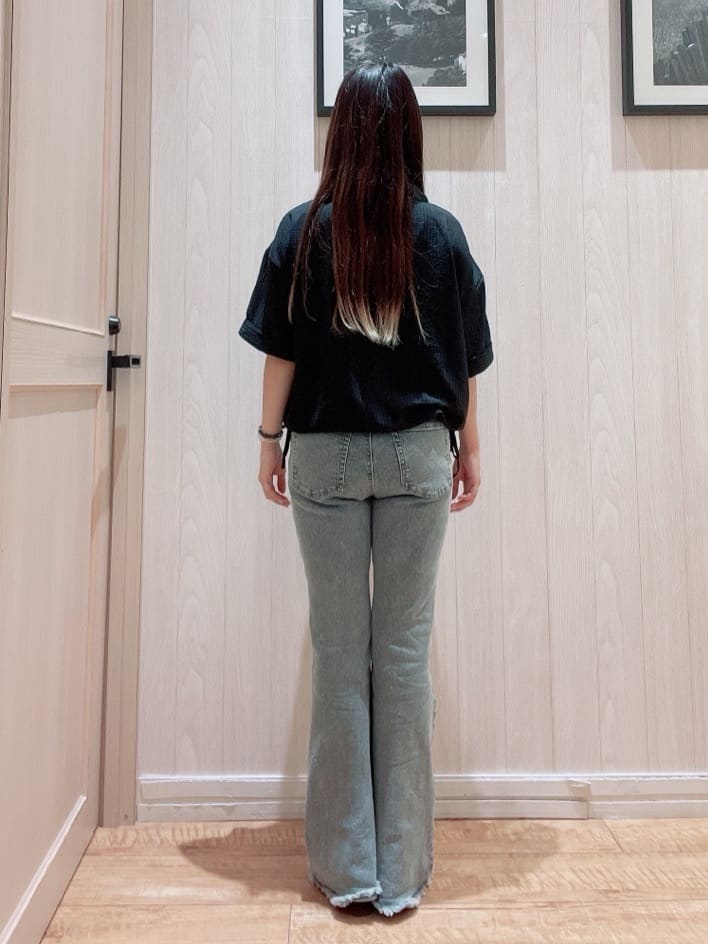 COSさんの「SHOO･LA･RUE｜シルエット変化を楽しめる シアーチェックドロストシャツ」を使ったコーディネート
