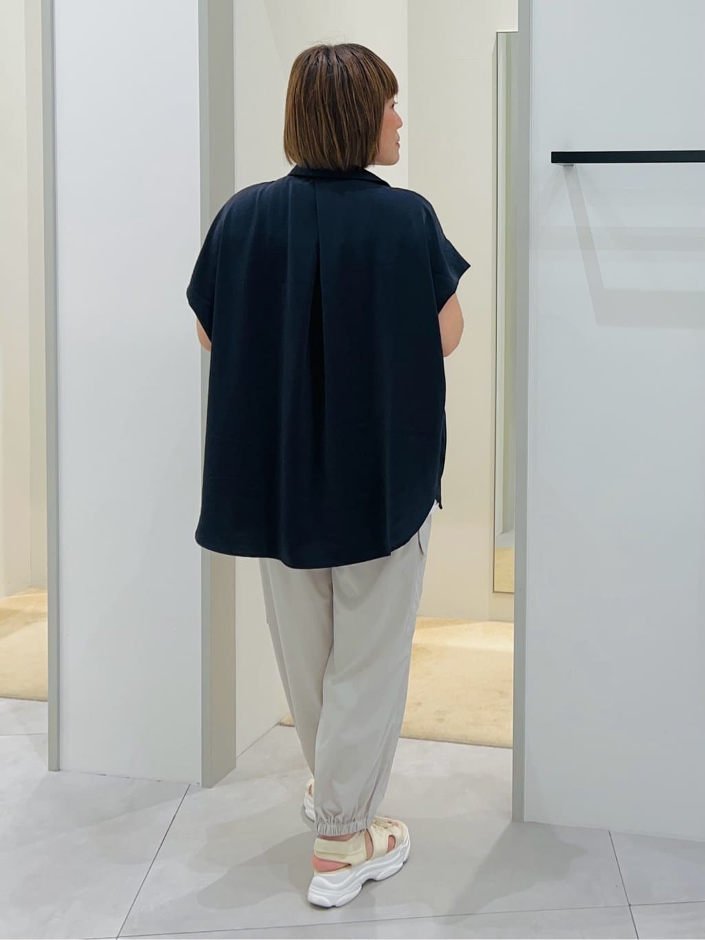 タナさんの「THE SHOP TK｜コットンライクブラウス【接触冷感/洗濯機OK/UV/セットアップ可】」を使ったコーディネート