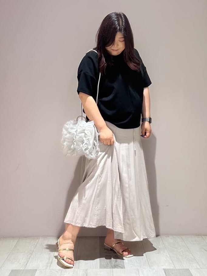 yumiさんの「ESPERANZA｜スクエアトゥクリアフラットヒールミュール」を使ったコーディネート