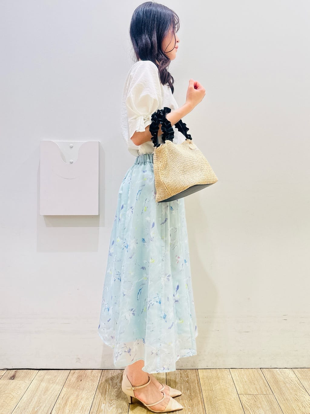 MOMOさんの「index｜《8色展開／XS-LLサイズ》タックパフスリーブブラウス【洗濯機洗い可／吸水速乾／防シワ／抗ピル】」を使ったコーディネート