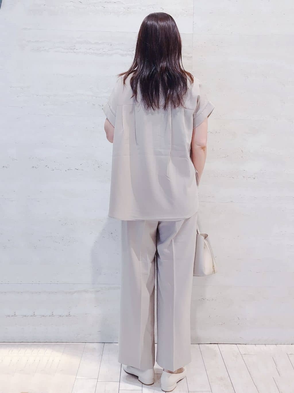 よしみさんの「OPAQUE.CLIP｜《7色展開／SS-LLサイズ》ストレッチスキッパーブラウス／セットアップ対応【洗濯機洗い可／防シワ】」を使ったコーディネート