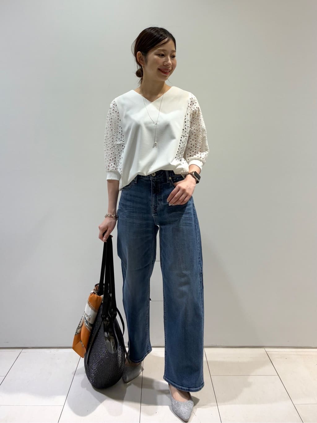 KAOさんの「INDIVI｜【褒められデニム】ワイドストレート デニムパンツ」を使ったコーディネート