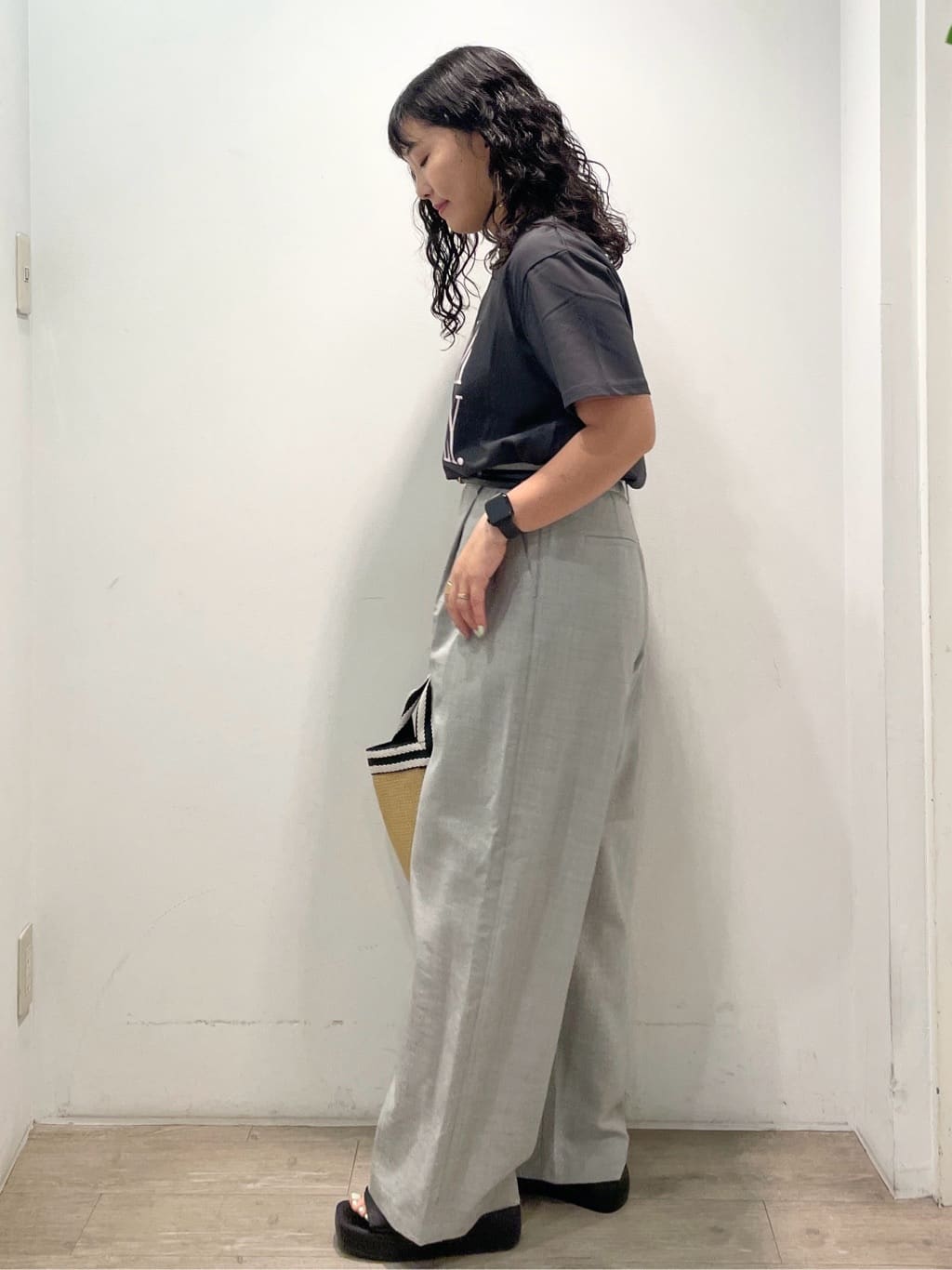 sumicaさんの「OPAQUE.CLIP｜ロゴプリントTシャツ【洗濯機洗い可】」を使ったコーディネート