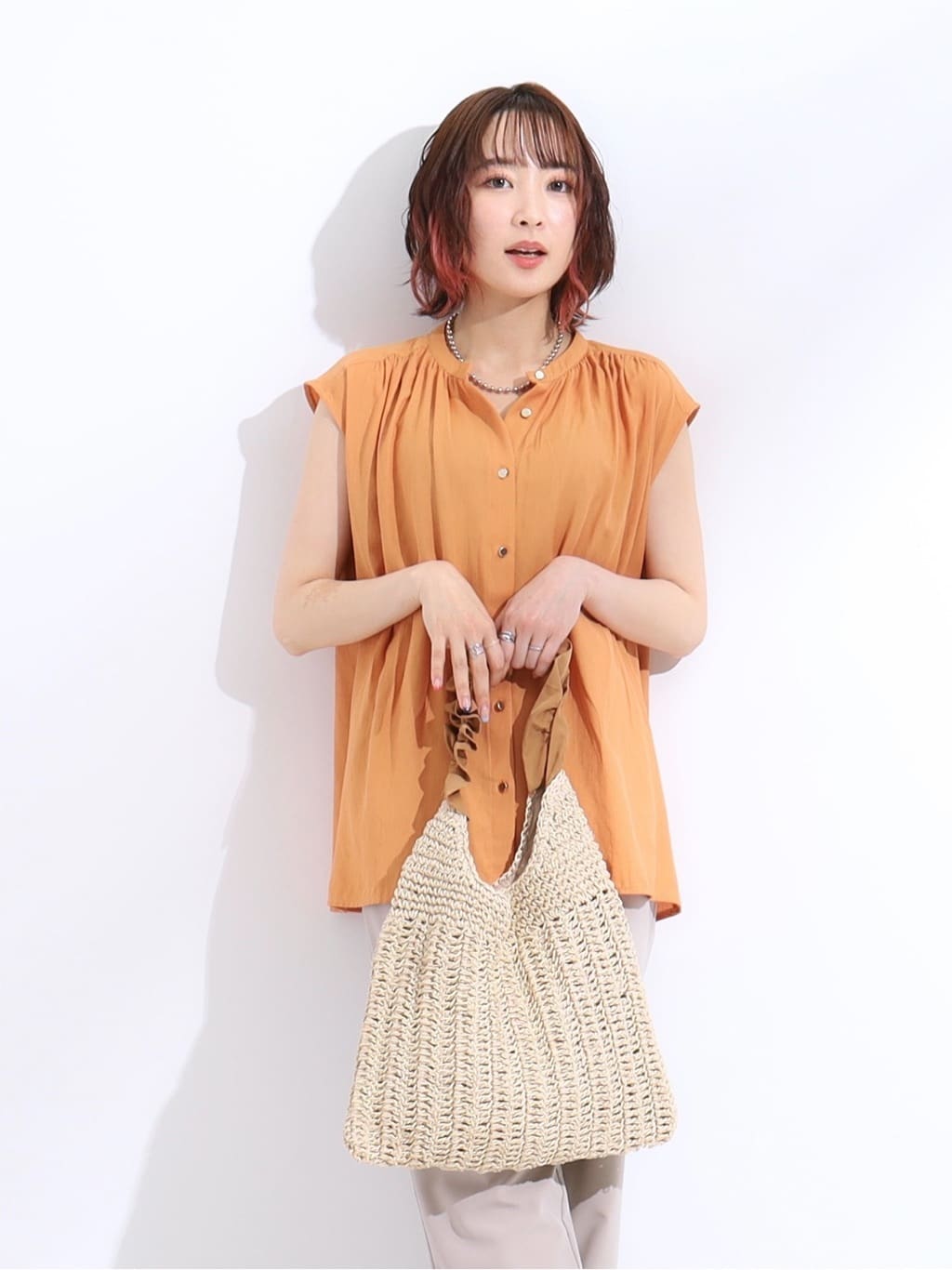 𝐜𝐡𝐢𝐤𝐚さんの「SHOO･LA･RUE｜【S-LL/洗濯後しわになりにくい】上品にきれい見え スラブギャザーブラウス」を使ったコーディネート