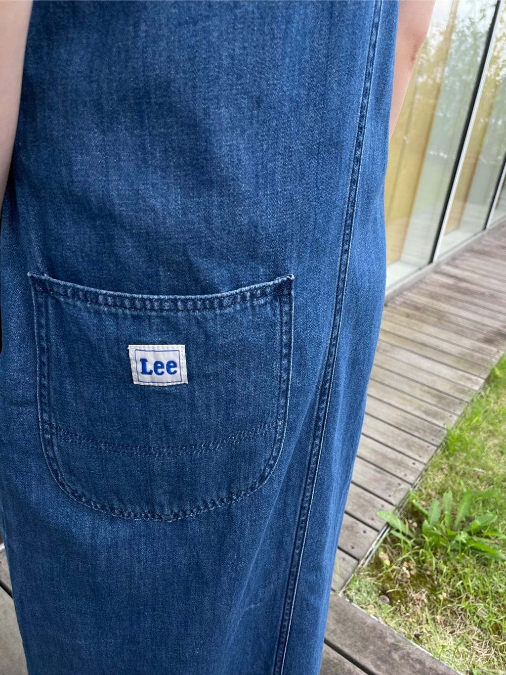 NATSUMIさんの「grove｜【Lee】DENIM CAMISOLE DRESS」を使ったコーディネート