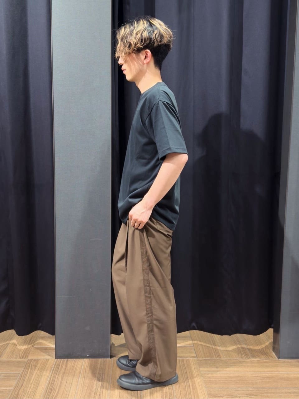 tomoyaさんの「THE SHOP TK｜ツイルステッチ半袖カーディガン【洗濯機OK/接触冷感】」を使ったコーディネート
