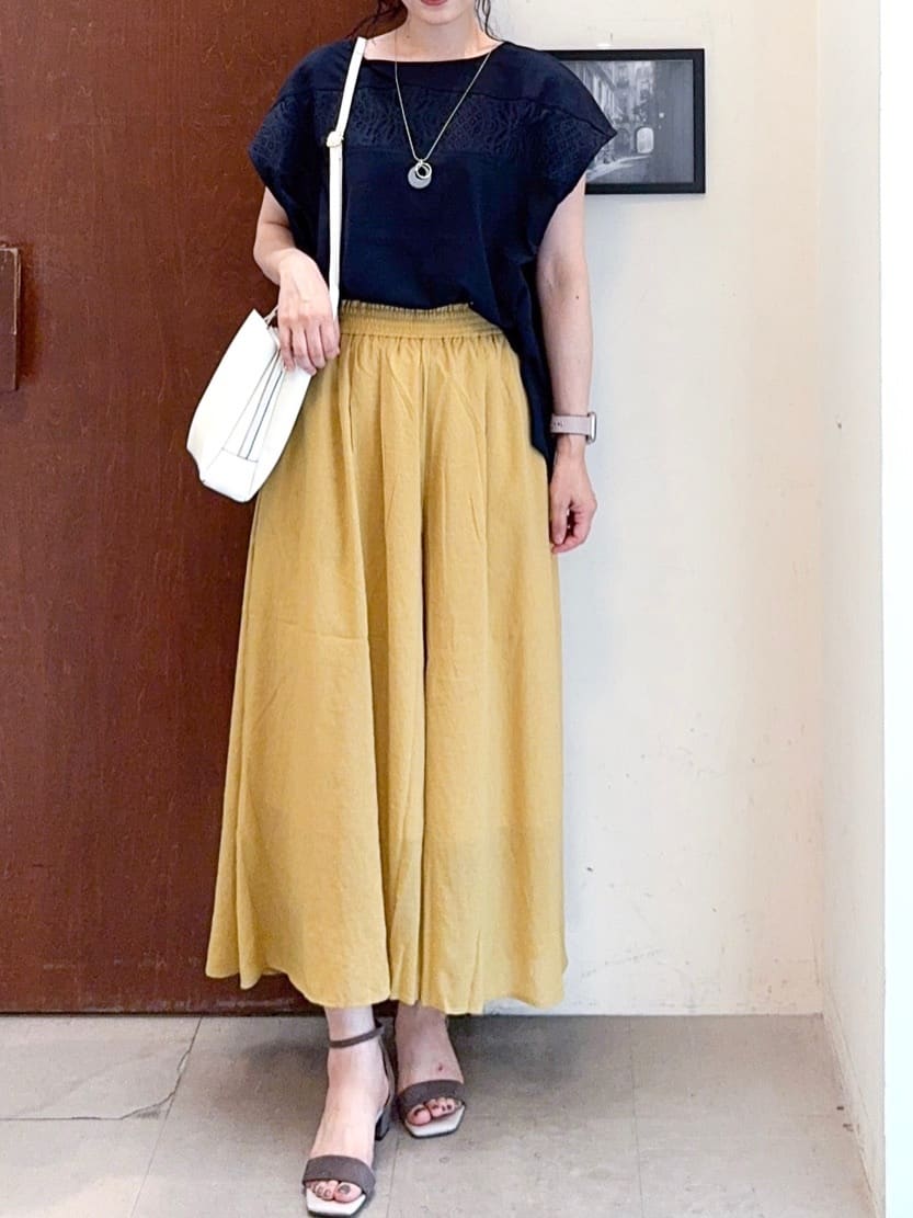 𝐇𝐢𝐫𝐨𝐦𝐢さんの「SHOO･LA･RUE｜【S-LL/裏地ひんやり】エアリーで涼やか 大人のシアースカーチョ」を使ったコーディネート