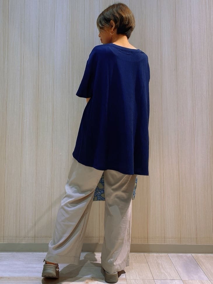 suzuさんの「SHOO･LA･RUE｜【S-LL/洗える/体型カバー/5分袖】涼しくきれいに決まる Aライントップス」を使ったコーディネート