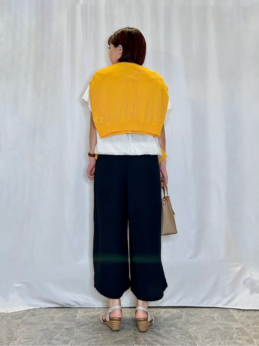ネリさんの「SHOO･LA･RUE｜スカラップ刺繍レースが目を惹く ドルマントップス」を使ったコーディネート