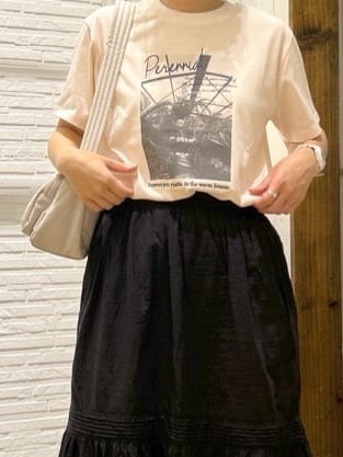 ga_riさんの「THE SHOP TK｜カレッジ＆フォトプリントTシャツ【洗濯機OK】」を使ったコーディネート