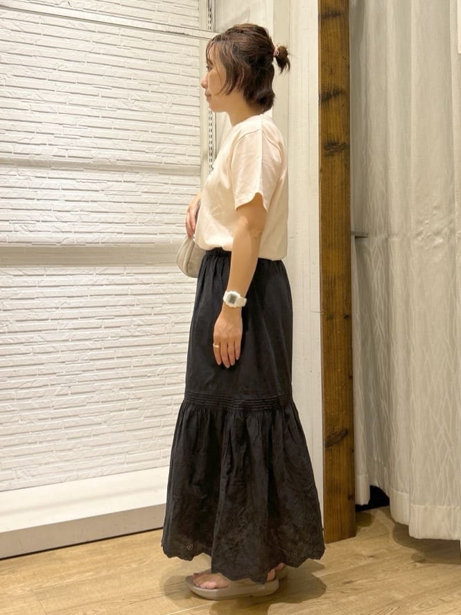 ga_riさんの「THE SHOP TK｜カレッジ＆フォトプリントTシャツ【洗濯機OK】」を使ったコーディネート