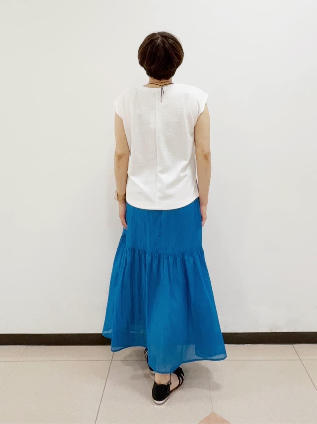 SAOさんの「INDIVI｜【2点セット／着回し◎】ノースリーブ＆ティアードスカート カセット服」を使ったコーディネート