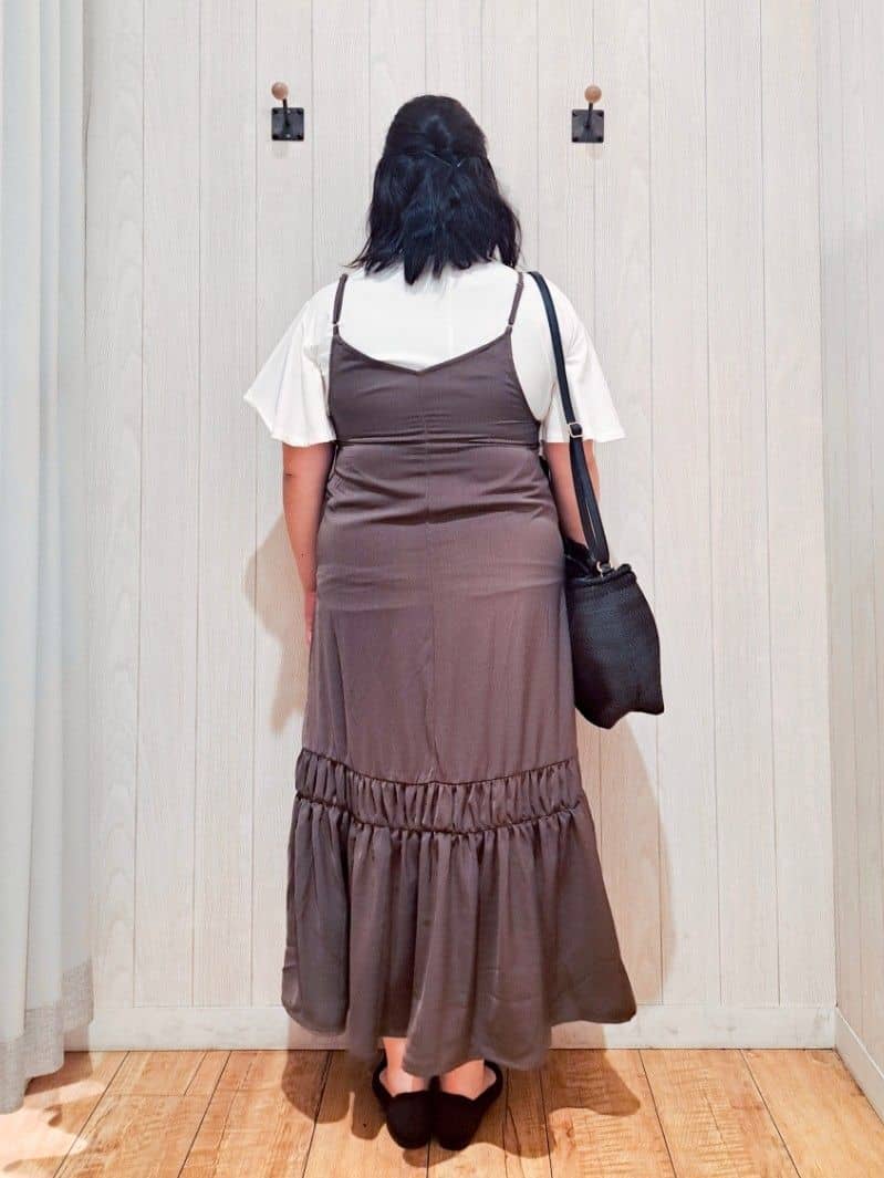 kotomiさんの「SHOO･LA･RUE｜【ひんやり】シャーリングがアクセントに 大人のデザインキャミワンピース」を使ったコーディネート