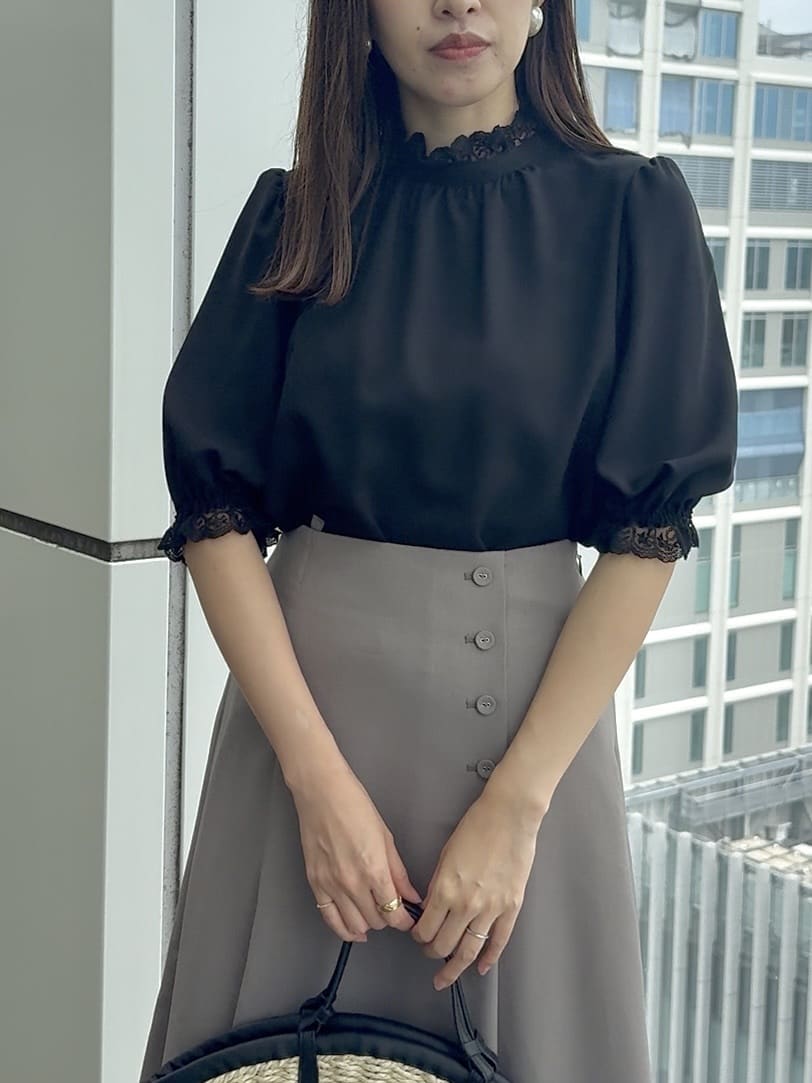 teiさんの「Couture brooch｜【華やか・大人可愛い・5分袖】エンブロレース前後2WAYブラウス」を使ったコーディネート