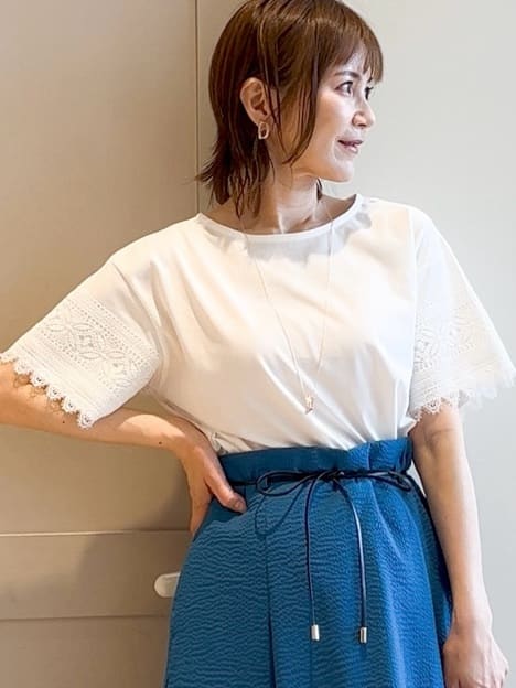 yamakoさんの「grove｜【洗える/二の腕カバー】上品なレースで叶える、きちんと見えの夏Tシャツ」を使ったコーディネート