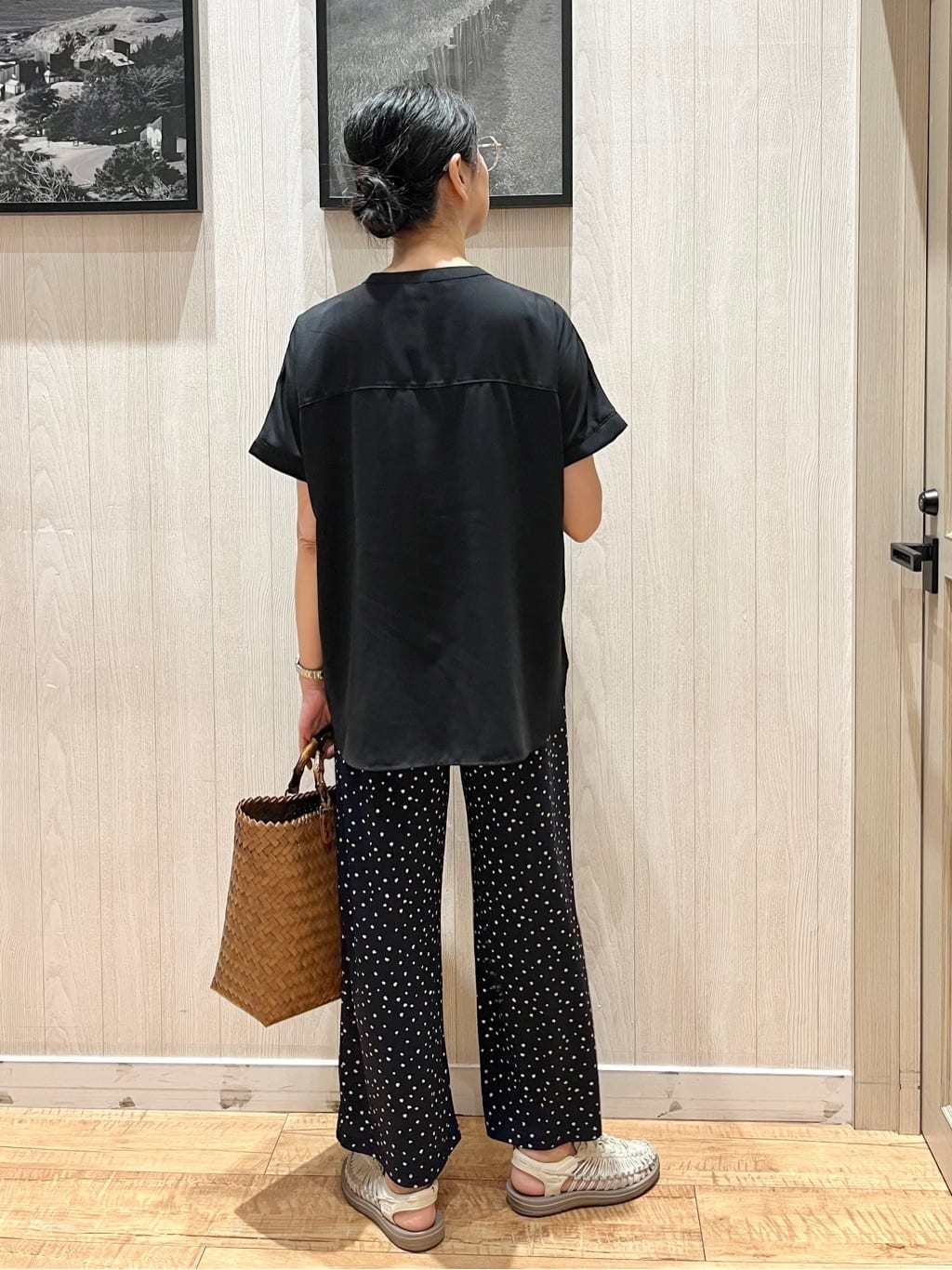 youさんの「SHOO･LA･RUE｜【洗える/プチプラ】大人の抜け感をプラスする バンドカラーシャツ」を使ったコーディネート