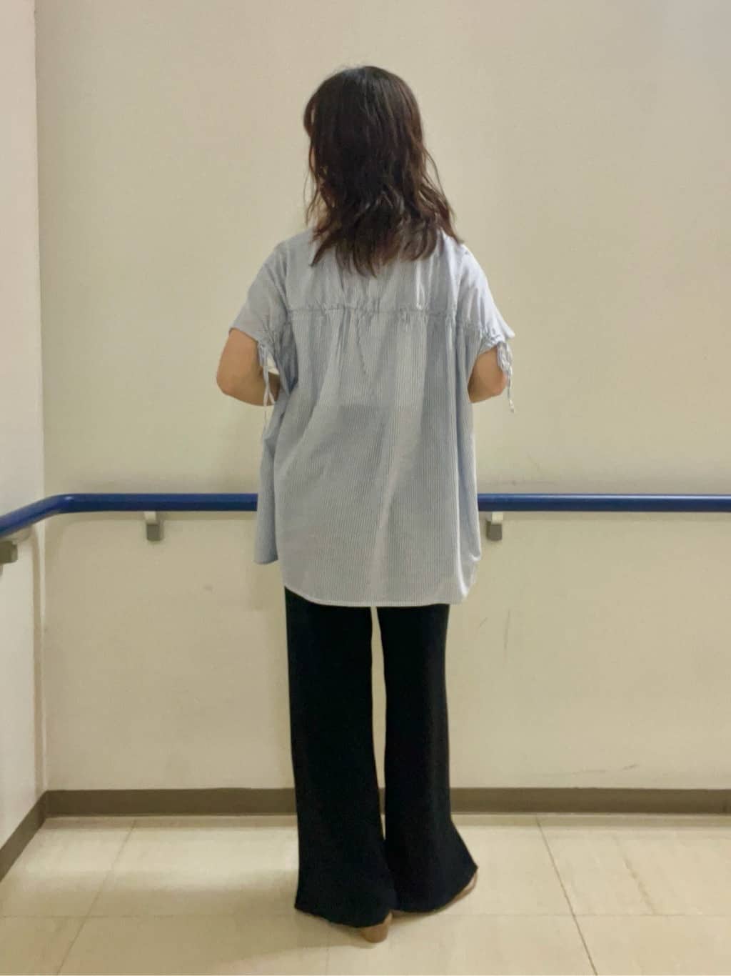 あもさんの「SHOO･LA･RUE｜【洗濯機可/柄が選べる】さらさら楽ちん プリーツ ワイドパンツ」を使ったコーディネート
