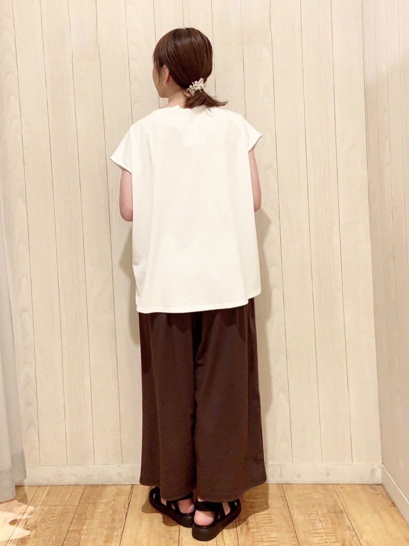 あいこさんの「SHOO･LA･RUE｜【洗える/S-LL/体型カバー】レース使いが華やか フレンチスリーブコットンTシャツ」を使ったコーディネート