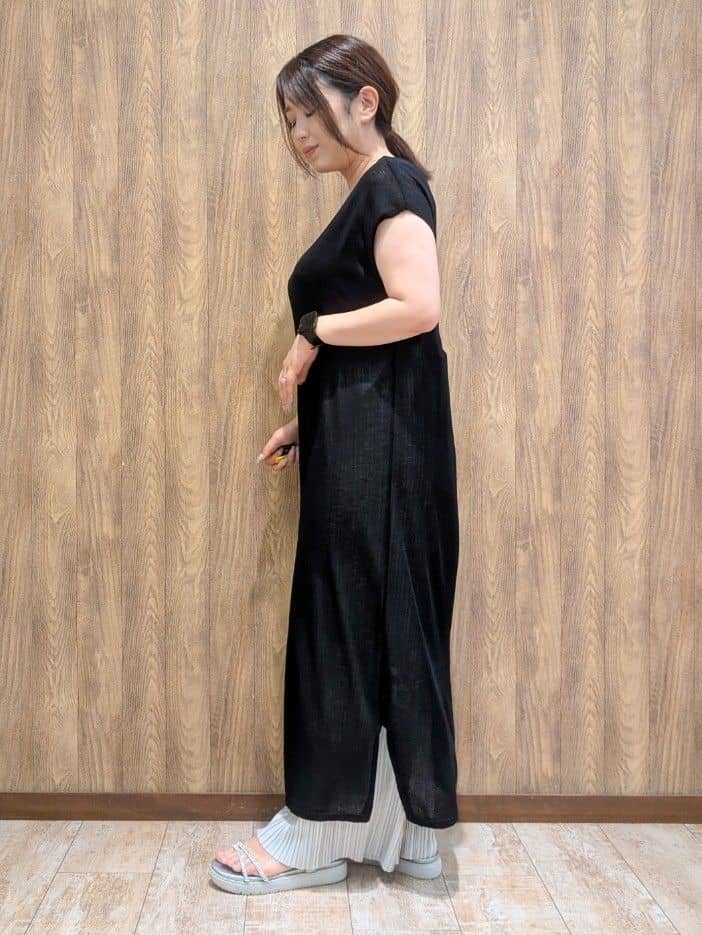 ｍｉｓａｋｉさんの「SHOO･LA･RUE｜◆【洗える/S-LL】大人のシアーニットワンピース」を使ったコーディネート