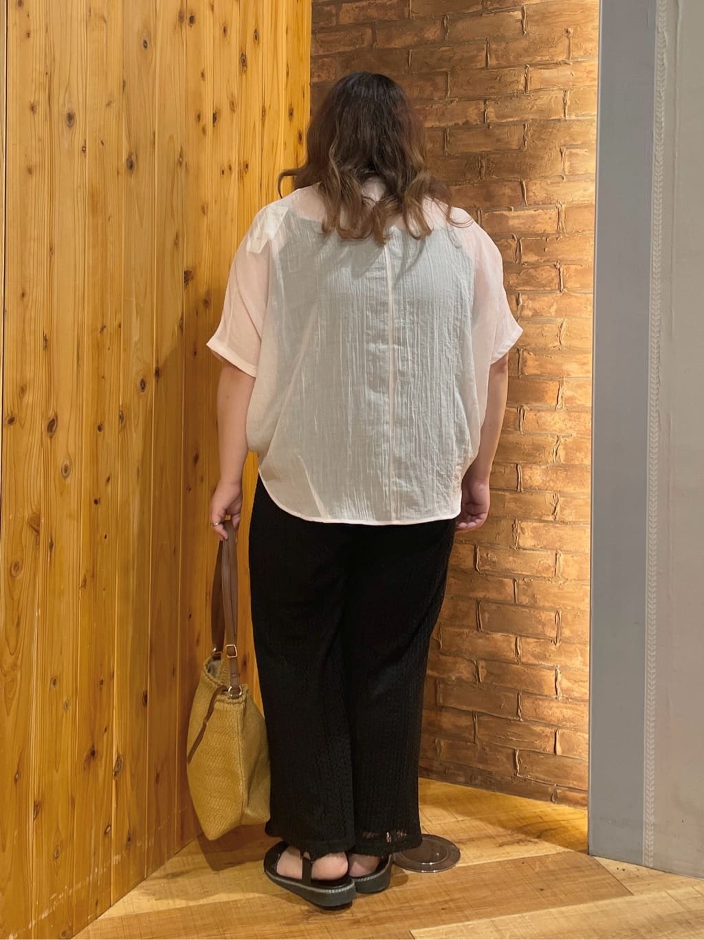 Risaさんの「SHOO･LA･RUE｜【S-LL】クロシェ風レースイージーワイドパンツ」を使ったコーディネート
