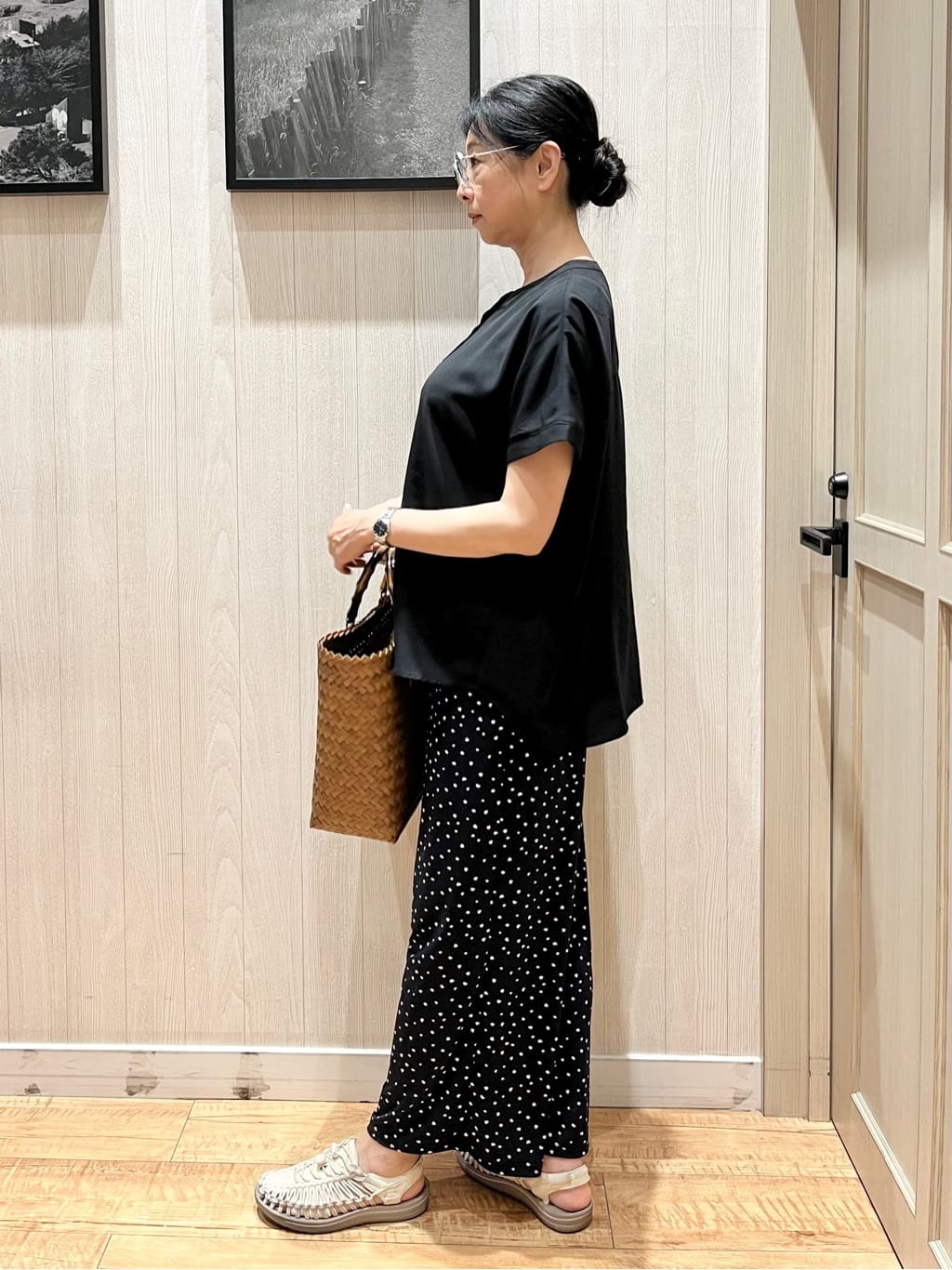 youさんの「SHOO･LA･RUE｜【洗える/プチプラ】大人の抜け感をプラスする バンドカラーシャツ」を使ったコーディネート