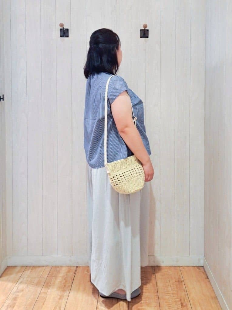 kotomiさんの「SHOO･LA･RUE｜【洗える/S-LL】プチフリル襟が女性らしい フレンチスリーブシャツ」を使ったコーディネート