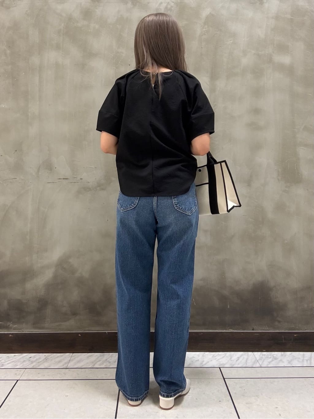 minaさんの「grove｜【Lee&times;grove別注】STRAIGHT DENIM PANTS」を使ったコーディネート
