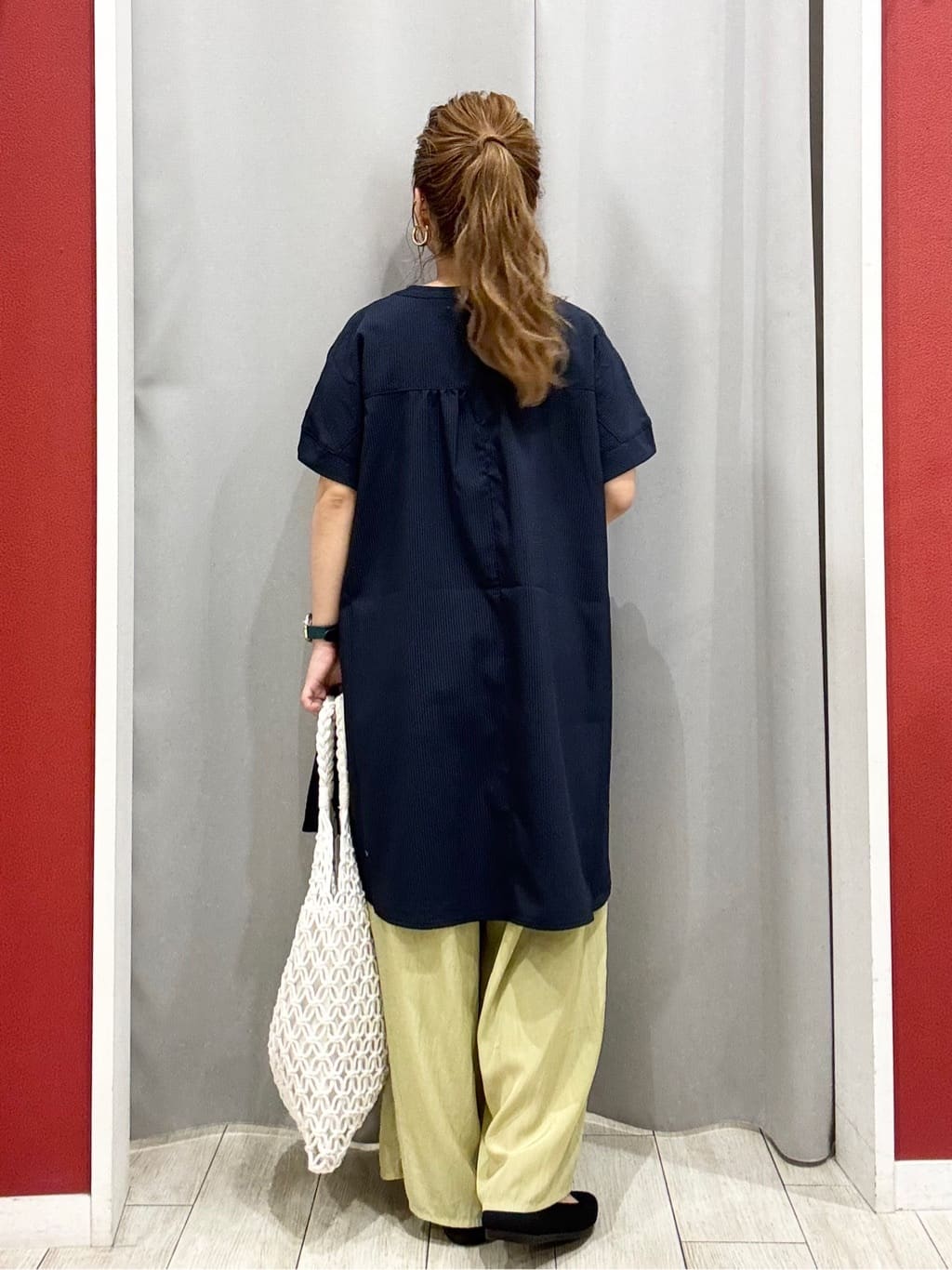 shioさんの「SHOO･LA･RUE｜【S-LL/ひんやり/体型カバー】サッカーストライプ Aラインチュニックブラウス」を使ったコーディネート