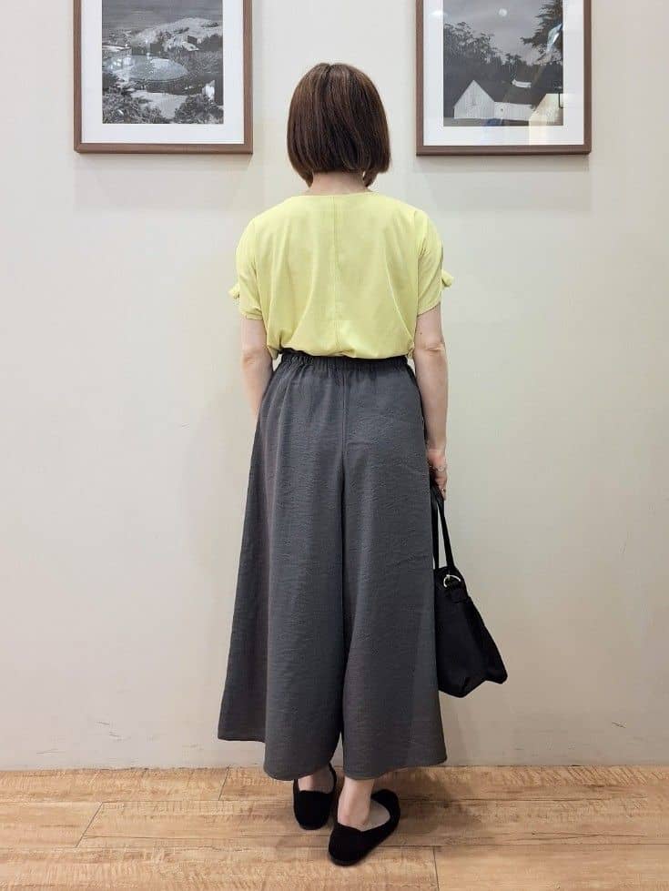まあるさんの「SHOO･LA･RUE｜【S-LL/UV/プチプラ】お袖タックで好印象 デザインTシャツ」を使ったコーディネート