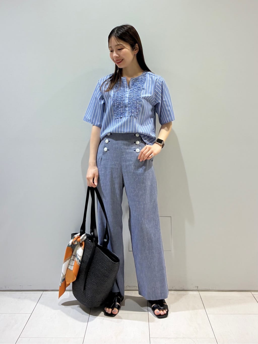KAOさんの「INDIVI｜【洗える】胸元タックフリルブラウス」を使ったコーディネート