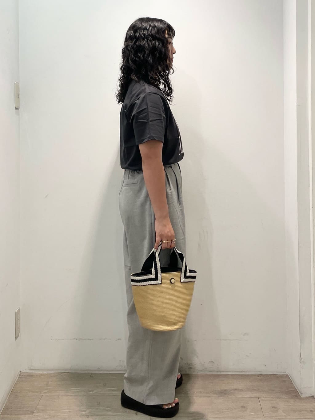 sumicaさんの「OPAQUE.CLIP｜ロゴプリントTシャツ【洗濯機洗い可】」を使ったコーディネート