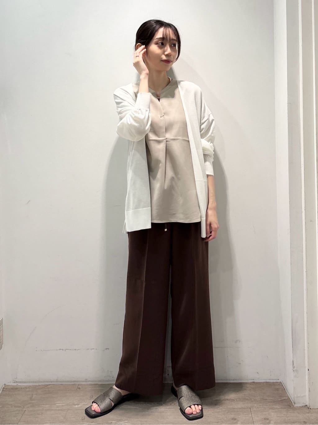 ぶまりんさんの「OPAQUE.CLIP｜《7色展開／SS-LLサイズ》ストレッチスキッパーブラウス／セットアップ対応【洗濯機洗い可／防シワ】」を使ったコーディネート