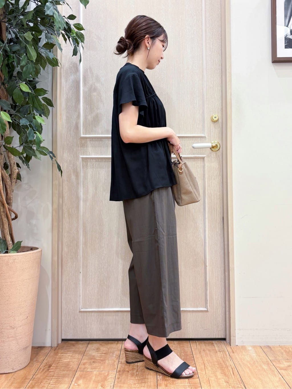 なみさんの「SHOO･LA･RUE｜【着丈選べる】触れる度ひんやり ゆるきれい イージーワイドパンツ」を使ったコーディネート