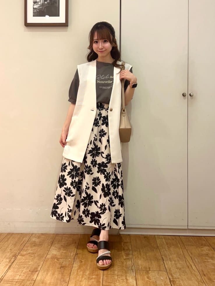 AIRIさんの「SHOO･LA･RUE｜【S-LL】夏のレイヤードコーデに さらりと着られるメッシュジレ」を使ったコーディネート