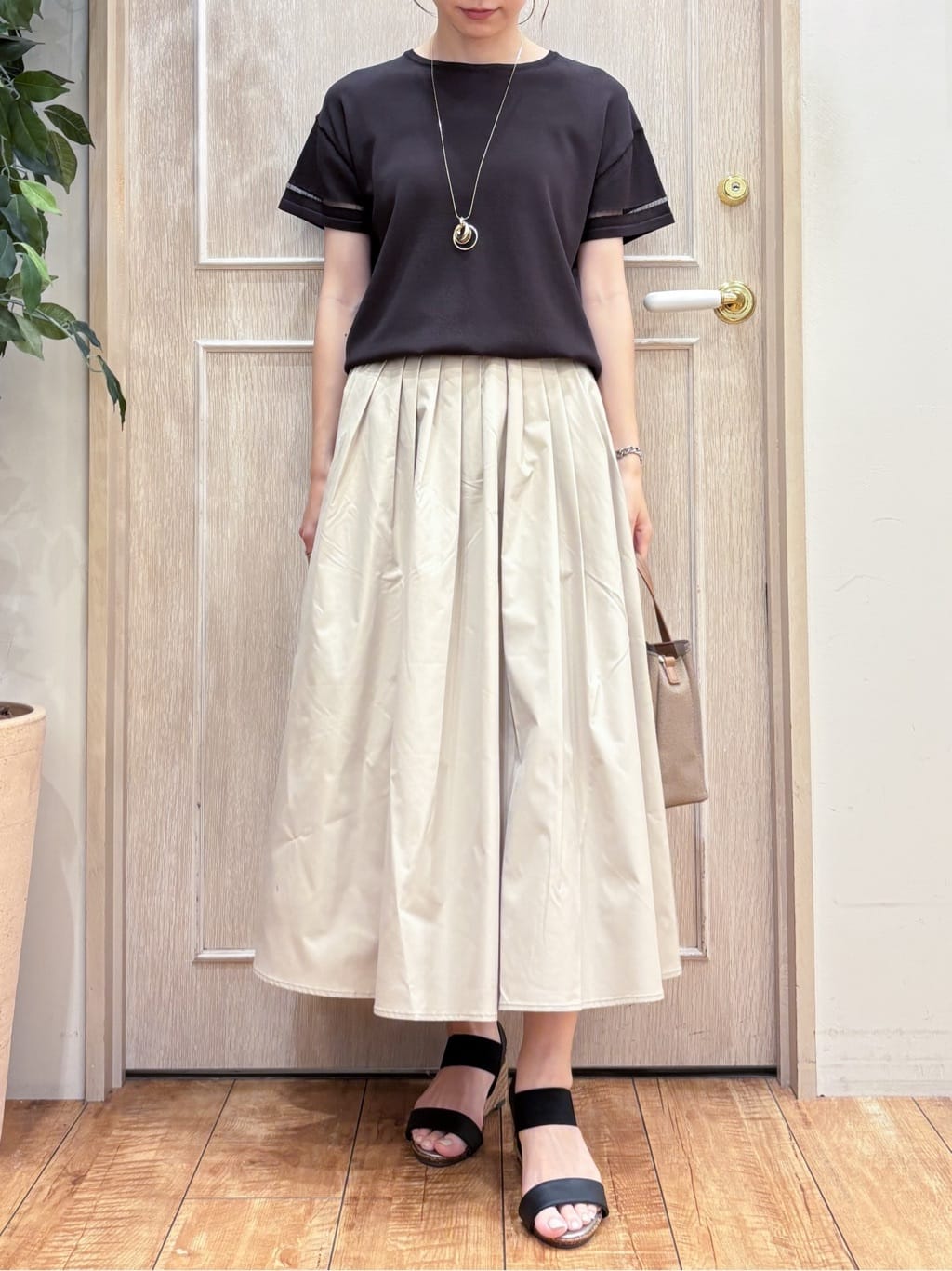 なみさんの「SHOO･LA･RUE｜【洗える/S-LL/撥水】タックギャザー フレアスカート」を使ったコーディネート