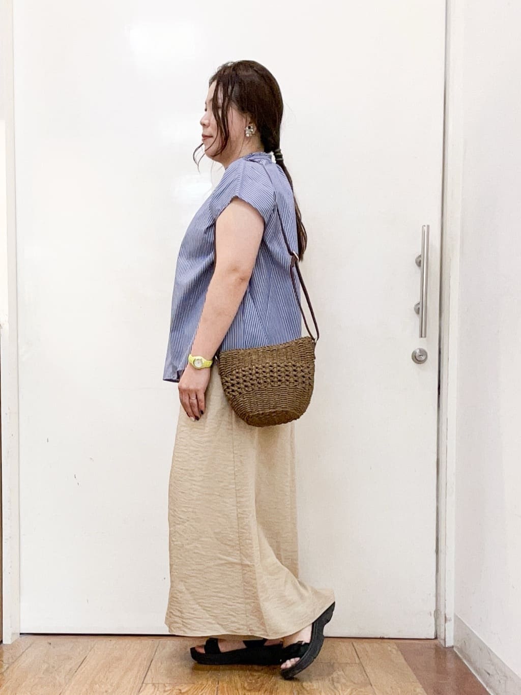 haruさんの「SHOO･LA･RUE｜【洗える/S-LL】プチフリル襟が女性らしい フレンチスリーブシャツ」を使ったコーディネート