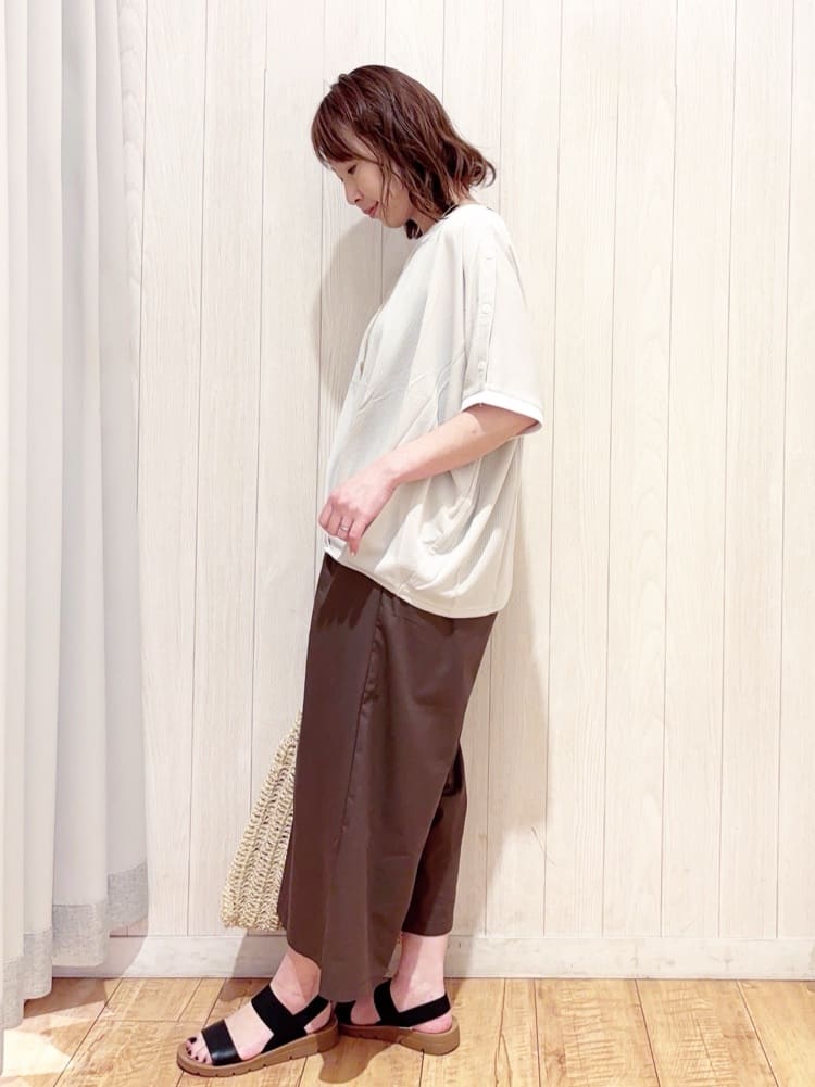 あいこさんの「SHOO･LA･RUE｜【ひんやり/UV】高気温でも快適に インせず決まるドルマントップス」を使ったコーディネート