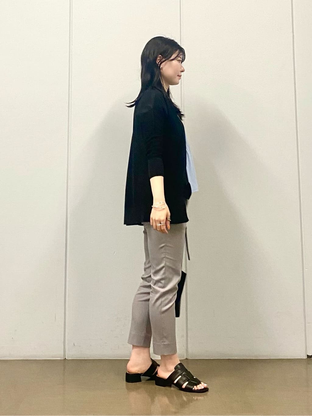 misakiさんの「INDIVI｜【洗える／汗ジミ防止】バイカラー＆アシメヘム Tシャツ」を使ったコーディネート