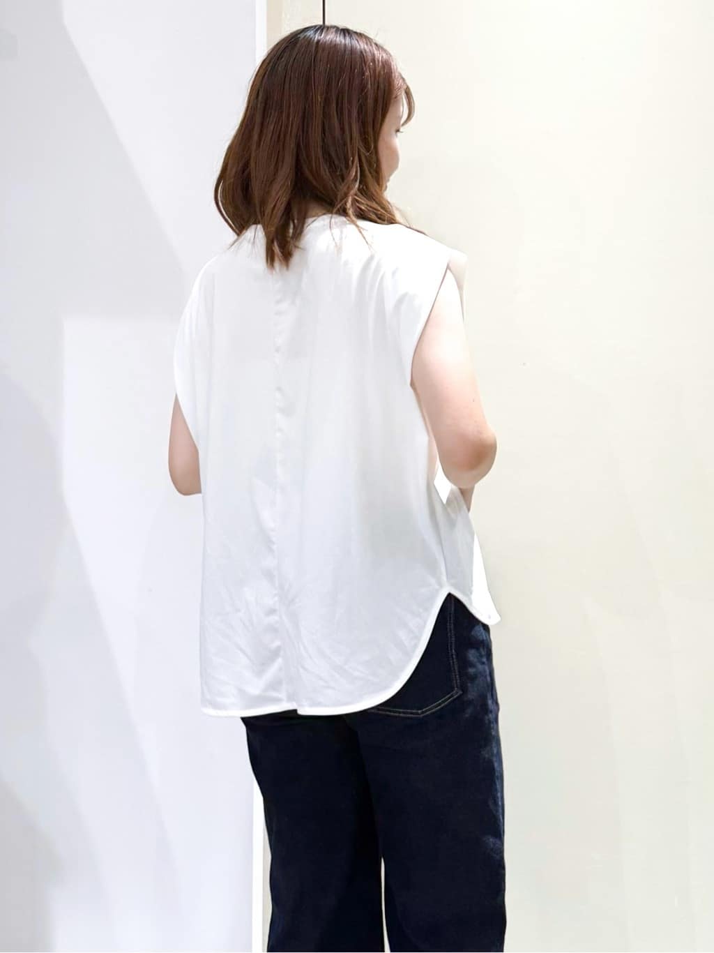 sayaさんの「OPAQUE.CLIP｜ボクシーノースリーブカットソー【洗濯機洗い可】」を使ったコーディネート