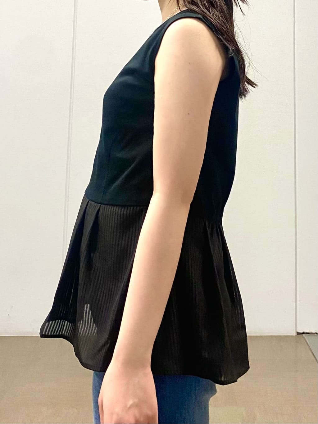 misakiさんの「INDIVI｜【洗える／レイヤードにも活躍】ペプラムインナートップス」を使ったコーディネート