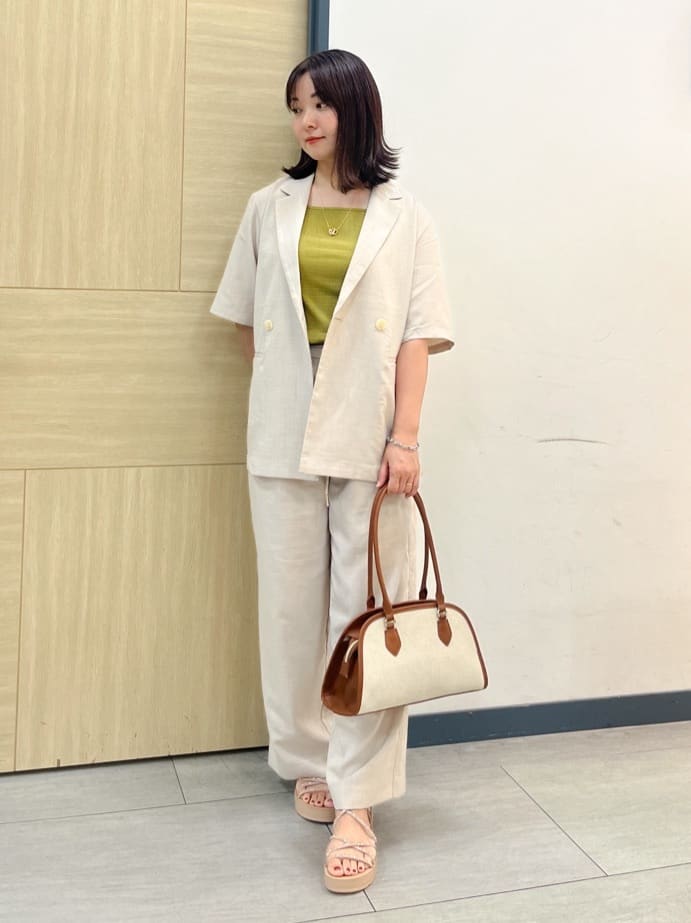 YOさんの「grove｜軽やかに羽織れて、きちんと見え ハーフスリーブテーラードジャケット」を使ったコーディネート