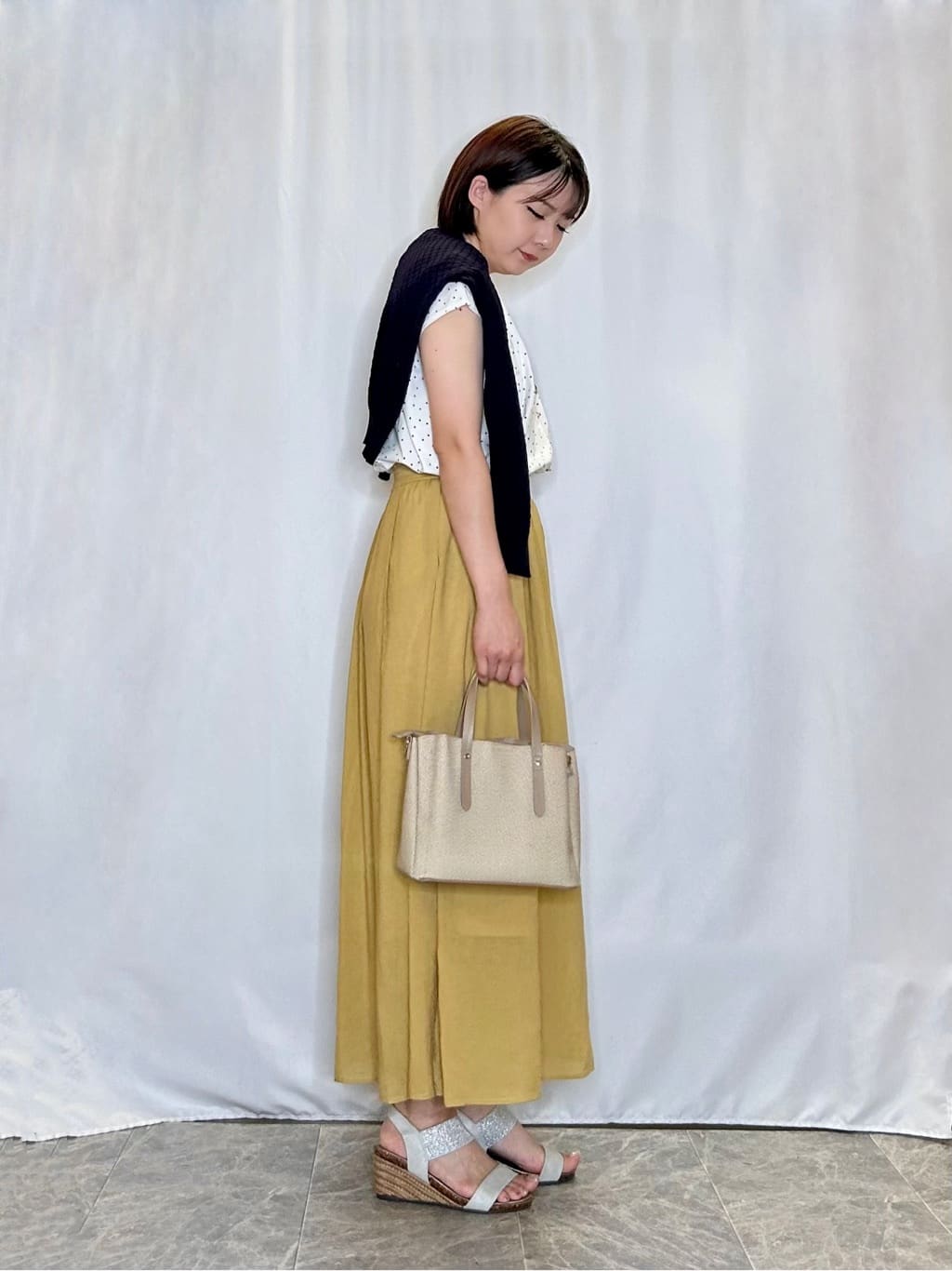 ネリさんの「SHOO･LA･RUE｜【S-LL/ひんやり】きちんと見えで好印象 ドット柄デザイントップス」を使ったコーディネート