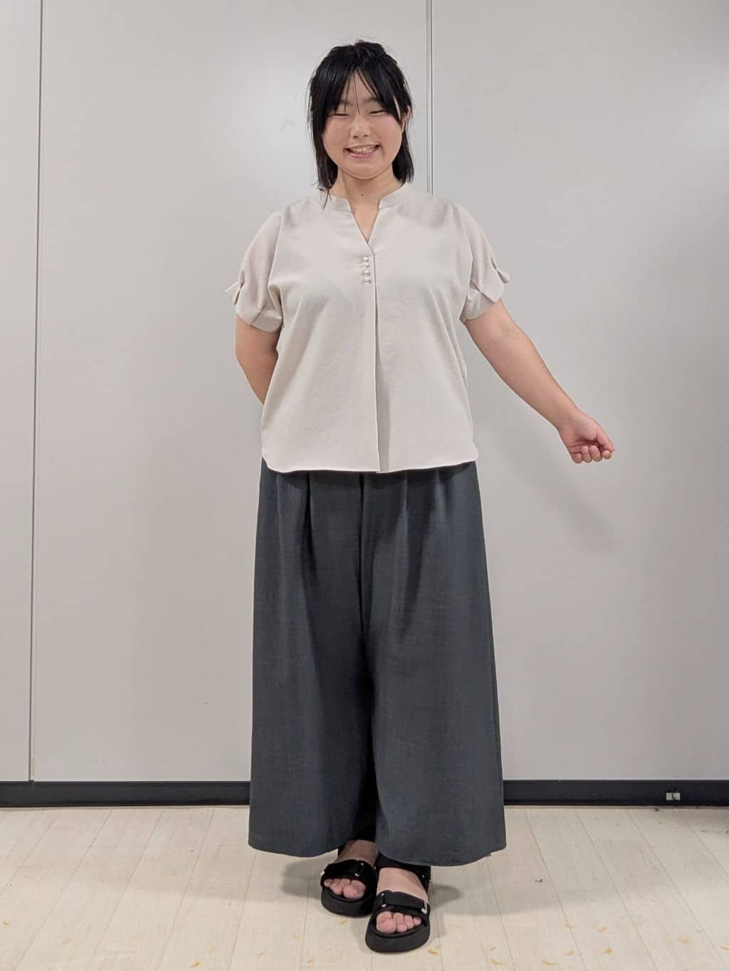 Nonさんの「index｜《7色展開／XS-LLサイズ》タックスリーブスキッパーブラウス【洗濯機洗い可／吸水速乾／抗ピル／防シ」を使ったコーディネート