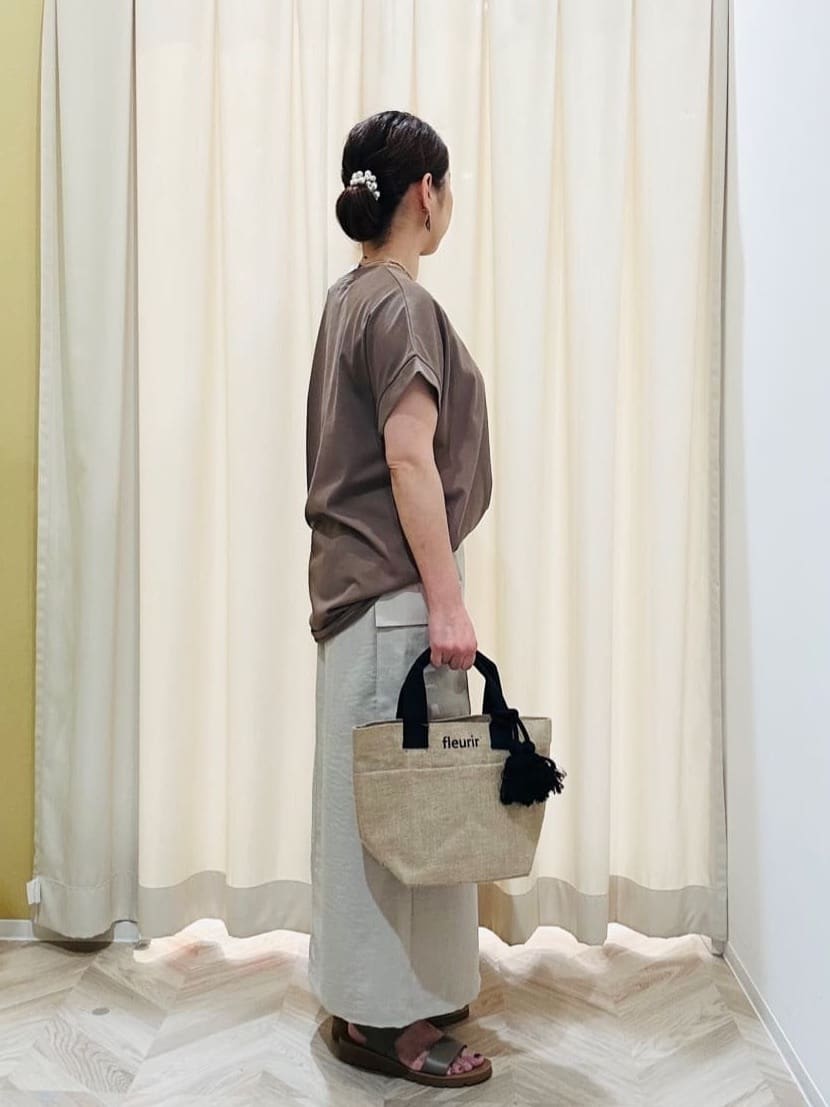 ちはるさんの「SHOO･LA･RUE｜【S-LL/汗ジミ軽減/ひんやり/UV】体型カバーに タック入りドルマントップス」を使ったコーディネート