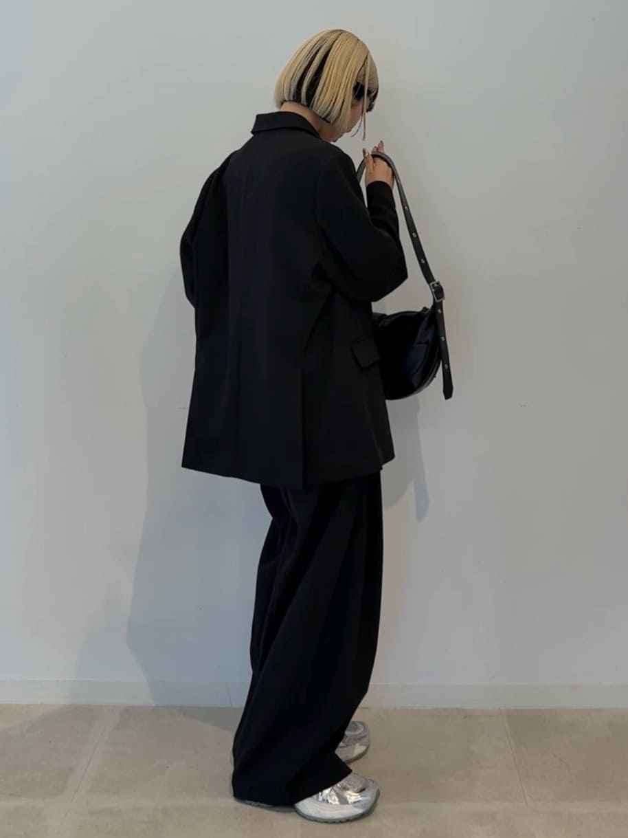 川本葵さんの「tk.TAKEO KIKUCHI｜グランパバギースラックス」を使ったコーディネート