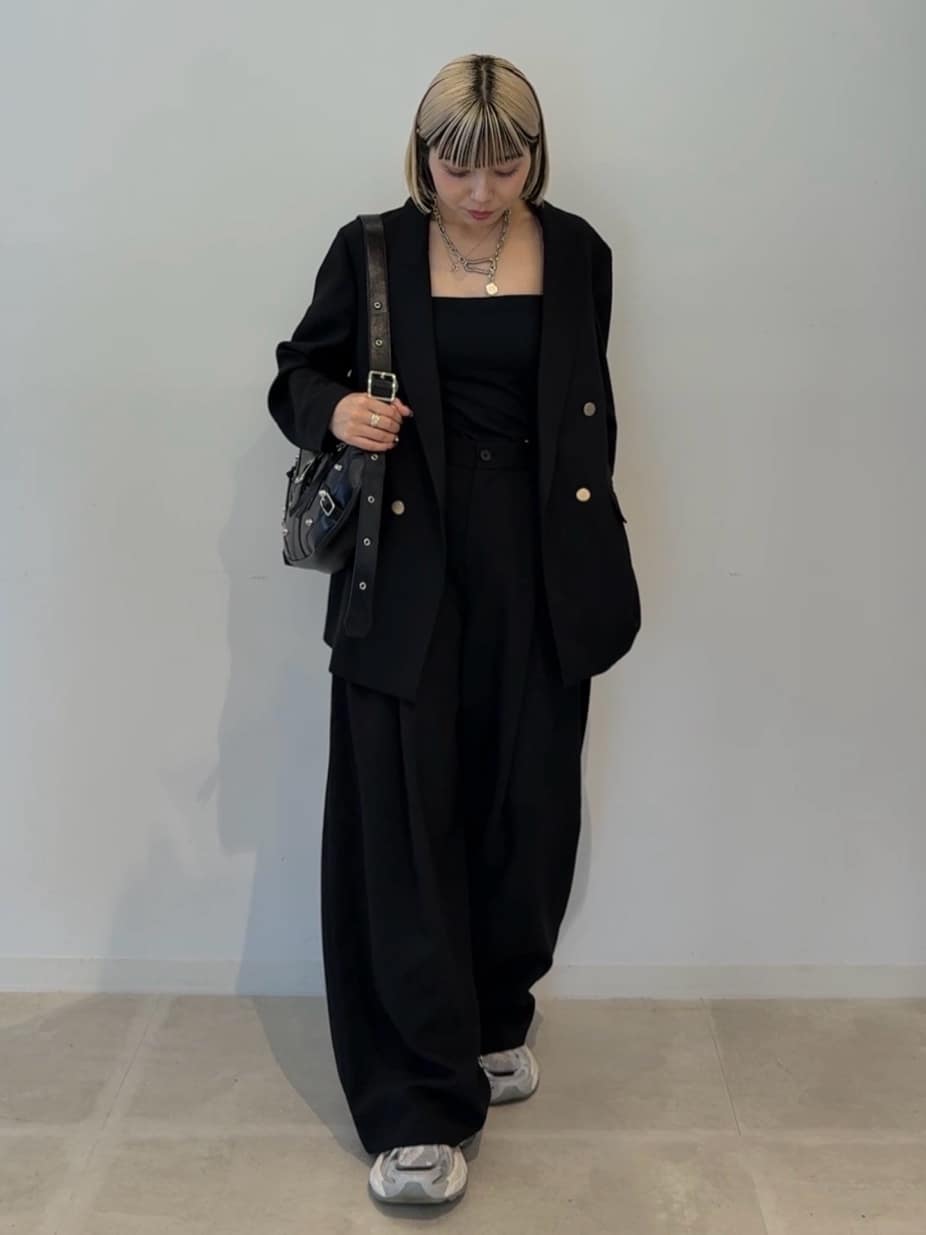川本葵さんの「tk.TAKEO KIKUCHI｜グランパバギースラックス」を使ったコーディネート