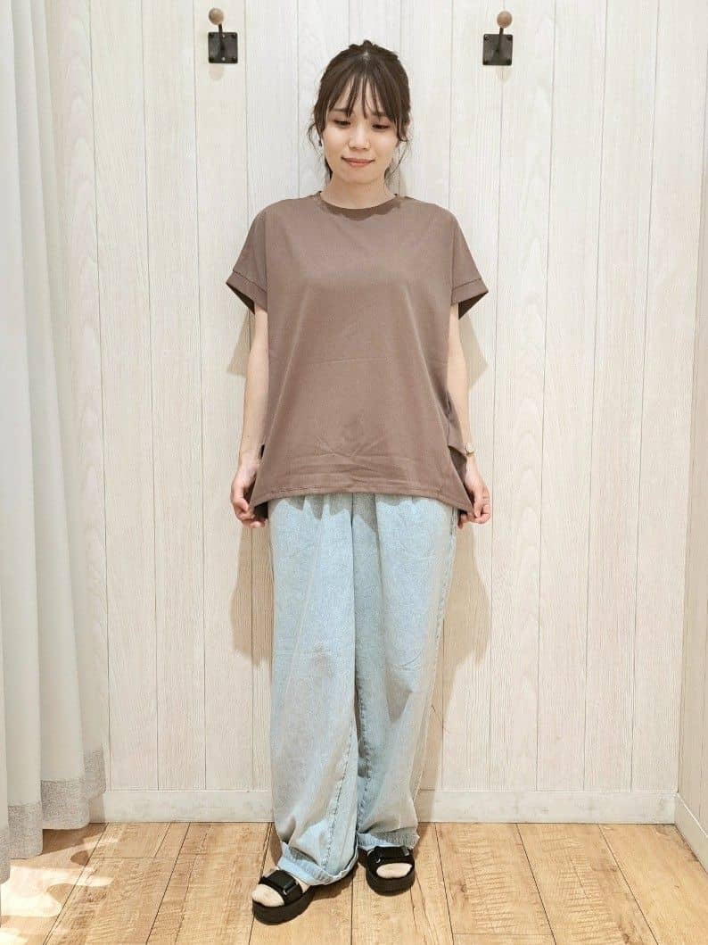SAKIさんの「SHOO･LA･RUE｜暑い夏も軽やかに デニムイージーワイドパンツ」を使ったコーディネート