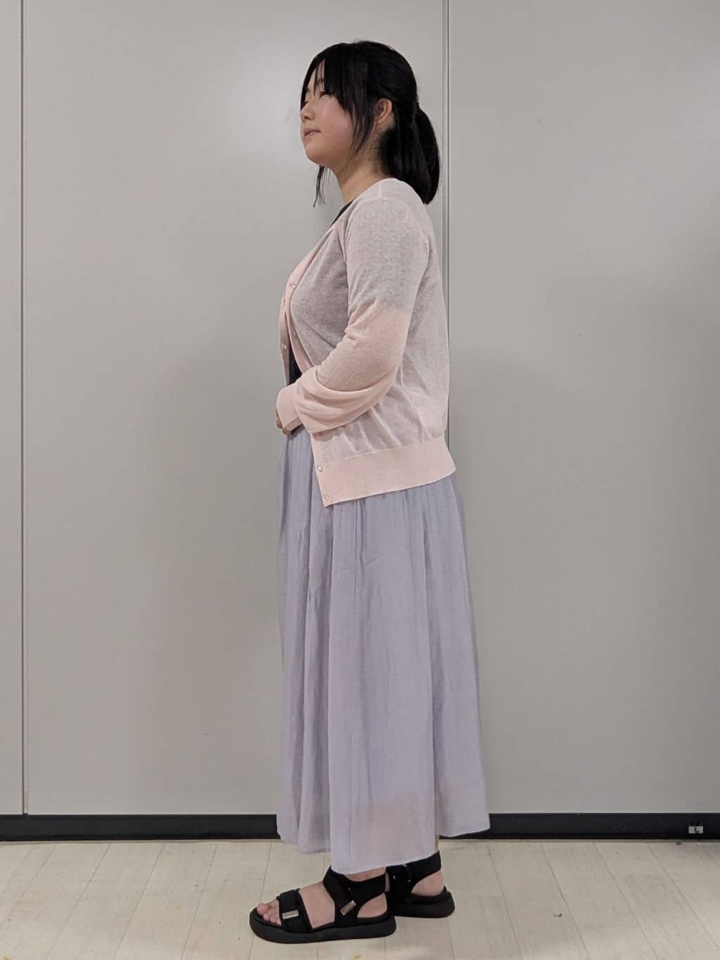 Nonさんの「index｜《7色展開／XS-LLサイズ》ビジューボタンクルーネックカーディガン【洗濯機洗い可】」を使ったコーディネート